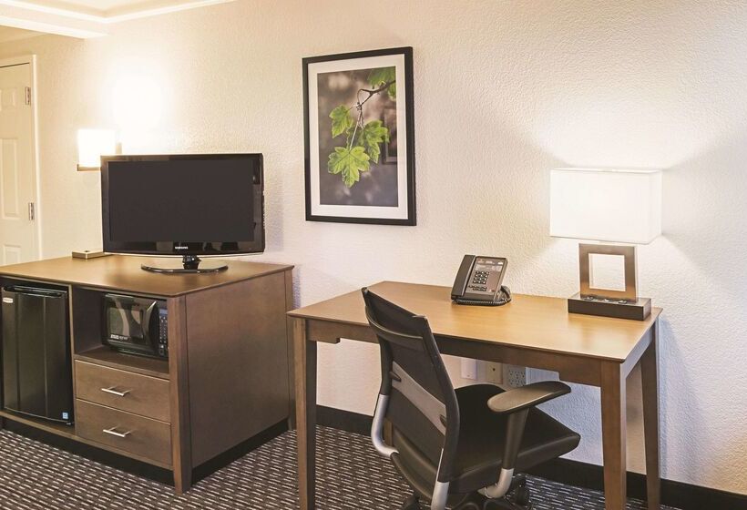 هتل La Quinta By Wyndham Fort Worth North