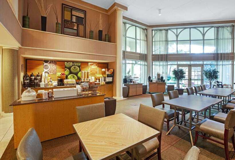 هتل La Quinta By Wyndham Houston Galleria Area