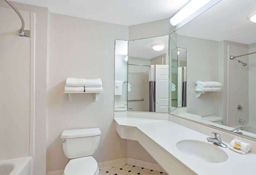 هتل La Quinta By Wyndham Houston Galleria Area