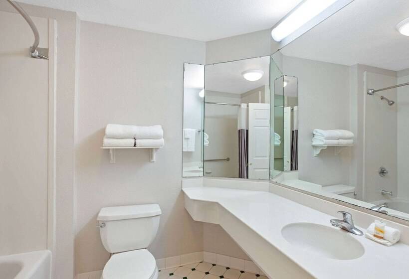 هتل La Quinta By Wyndham Houston Galleria Area