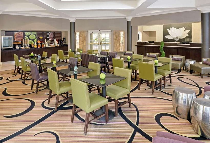هتل La Quinta By Wyndham Houston West Park 10