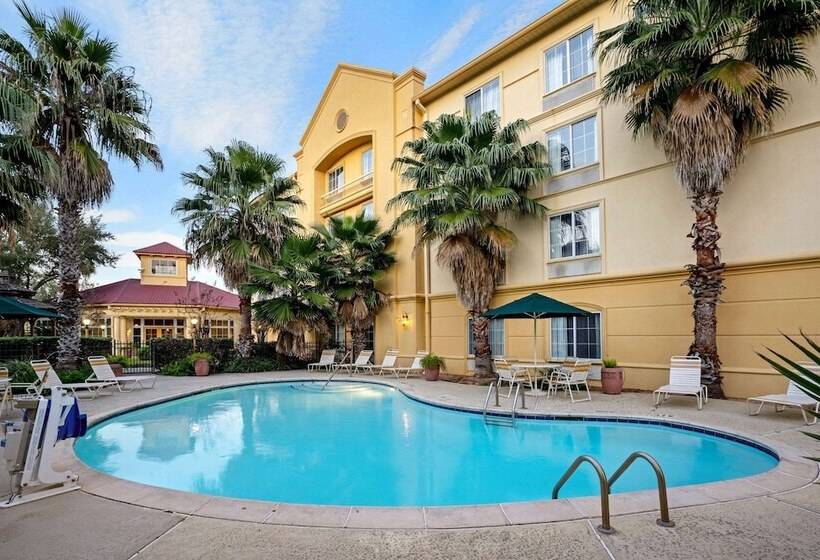 هتل La Quinta By Wyndham Houston West Park 10