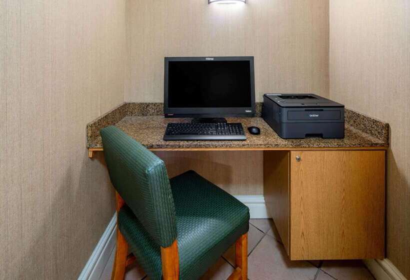 هتل La Quinta Inn & Suites By Wyndham Irvine Spectrum