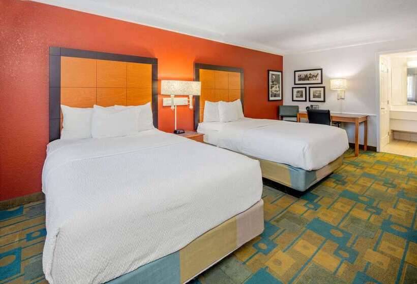 هتل La Quinta Inn & Suites By Wyndham Irvine Spectrum