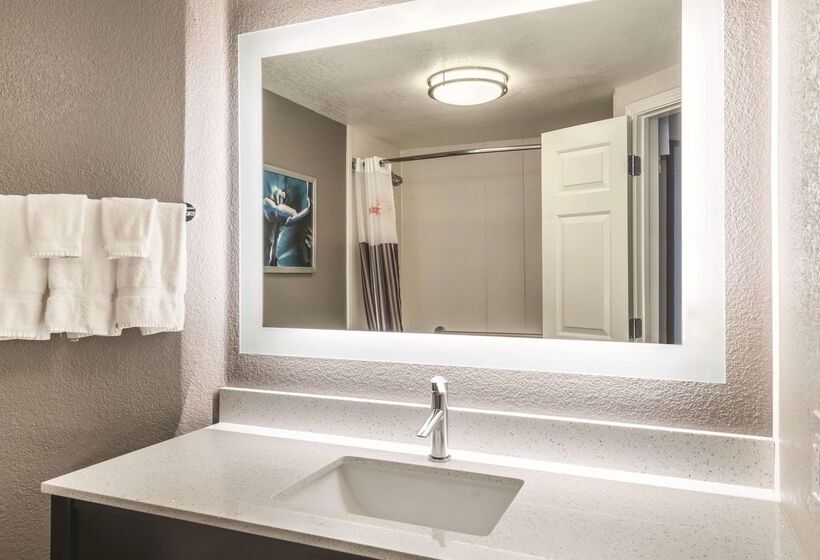 هتل La Quinta By Wyndham Orlando Lake Mary
