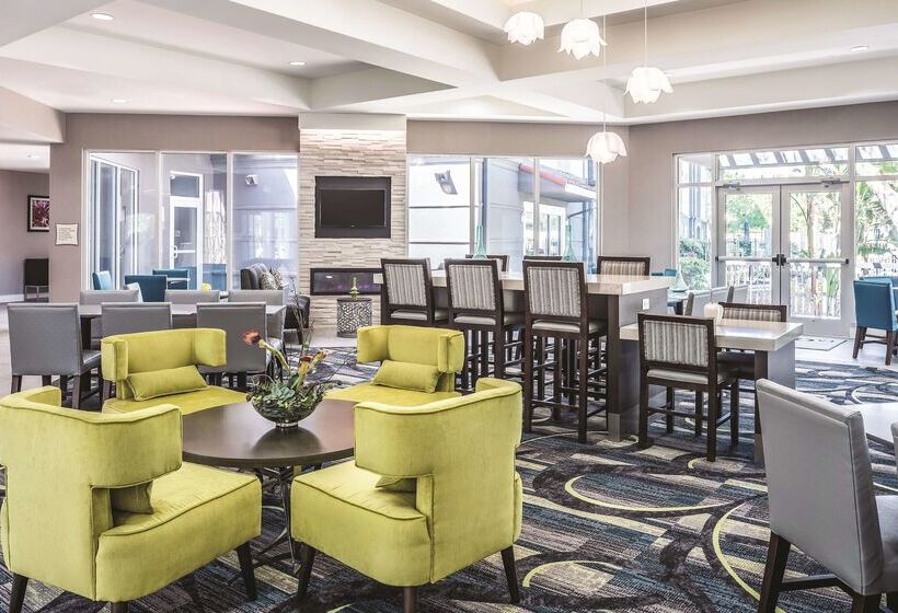 هتل La Quinta By Wyndham Orlando Lake Mary