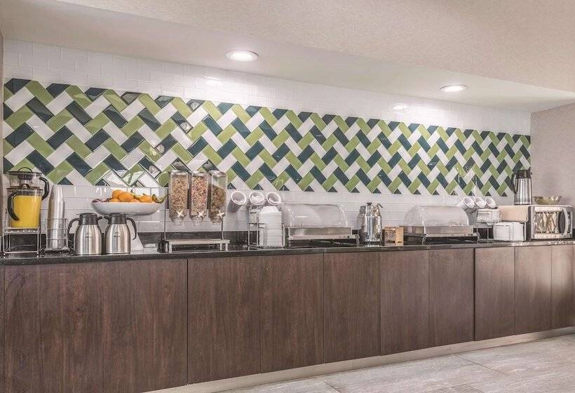 هتل La Quinta By Wyndham Orlando Lake Mary