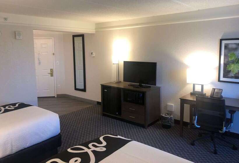 هتل La Quinta Inn & Suites By Wyndham Panama City