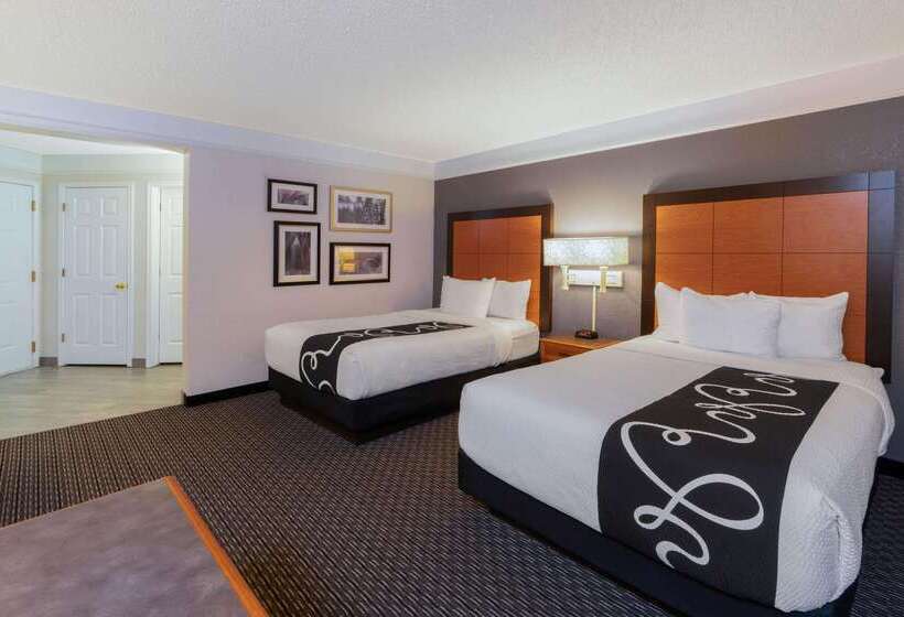 هتل La Quinta By Wyndham Pueblo
