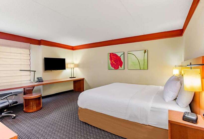 هتل La Quinta By Wyndham Raleigh/durham Southpoint
