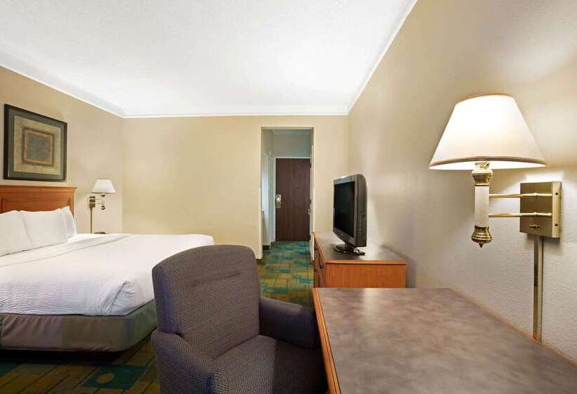 Отель La Quinta By Wyndham Round Rock North