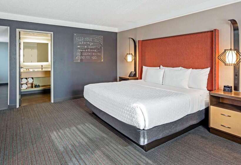 هتل La Quinta By Wyndham San Francisco Airport North   Free Airport Shuttle