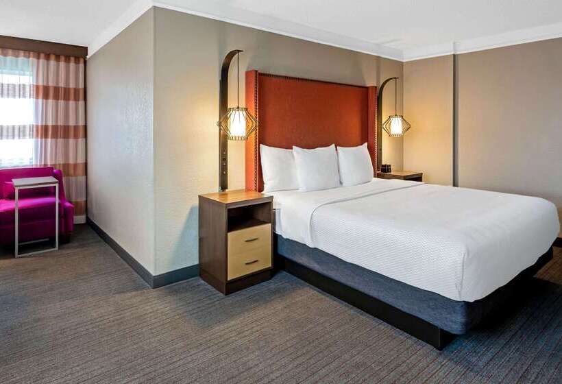 هتل La Quinta By Wyndham San Francisco Airport North   Free Airport Shuttle