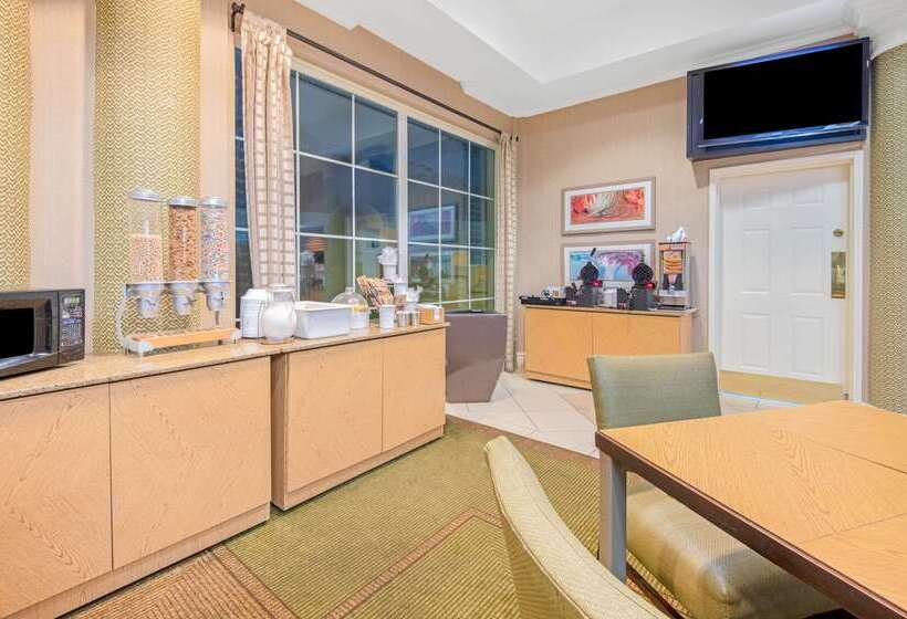 هتل La Quinta By Wyndham Sherman