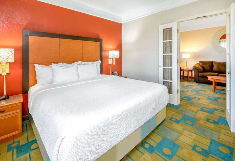 هتل La Quinta By Wyndham Sherman