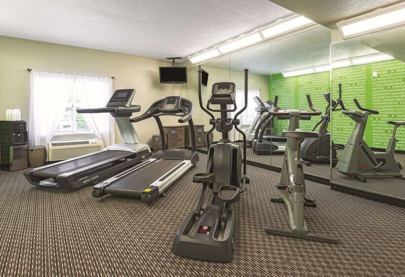 هتل La Quinta By Wyndham St. Louis Westport