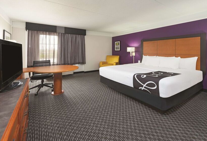 هتل La Quinta By Wyndham St. Louis Westport