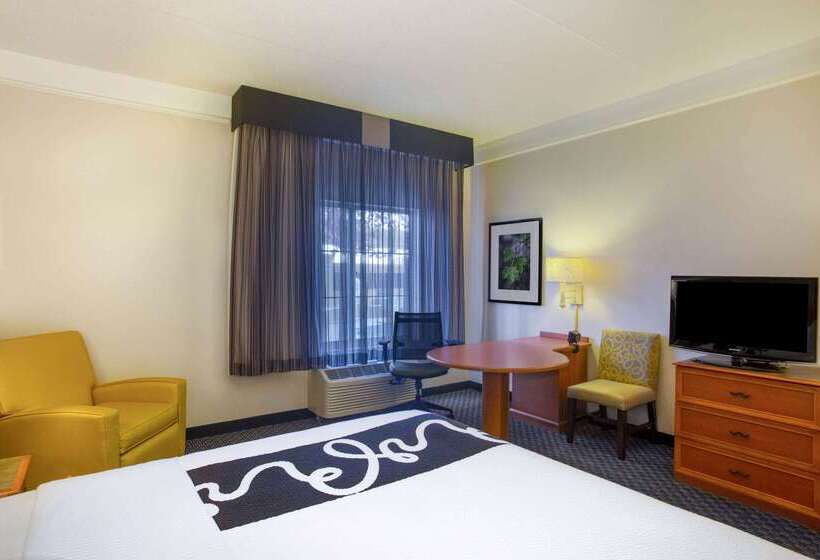 هتل La Quinta By Wyndham St. Louis Westport