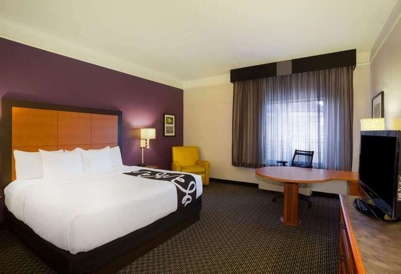 هتل La Quinta By Wyndham St. Louis Westport