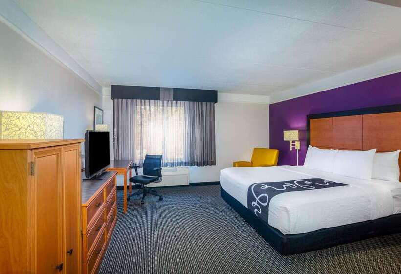 هتل La Quinta By Wyndham St. Louis Westport