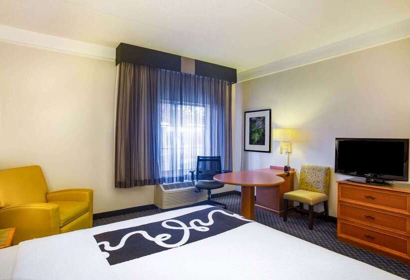 هتل La Quinta By Wyndham St. Louis Westport