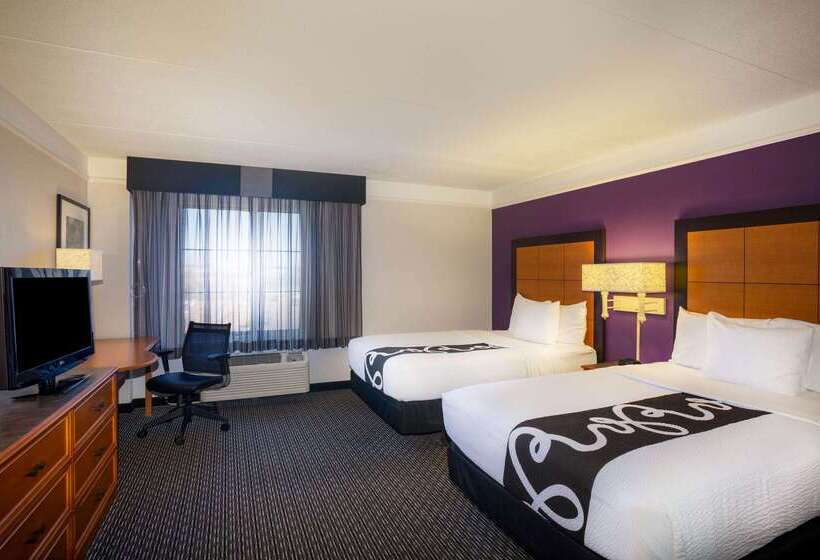 هتل La Quinta By Wyndham St. Louis Westport