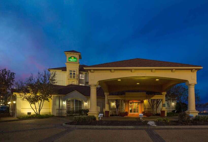 هتل La Quinta By Wyndham St. Louis Westport