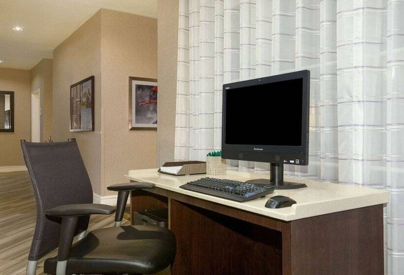 هتل La Quinta By Wyndham St. Louis Westport