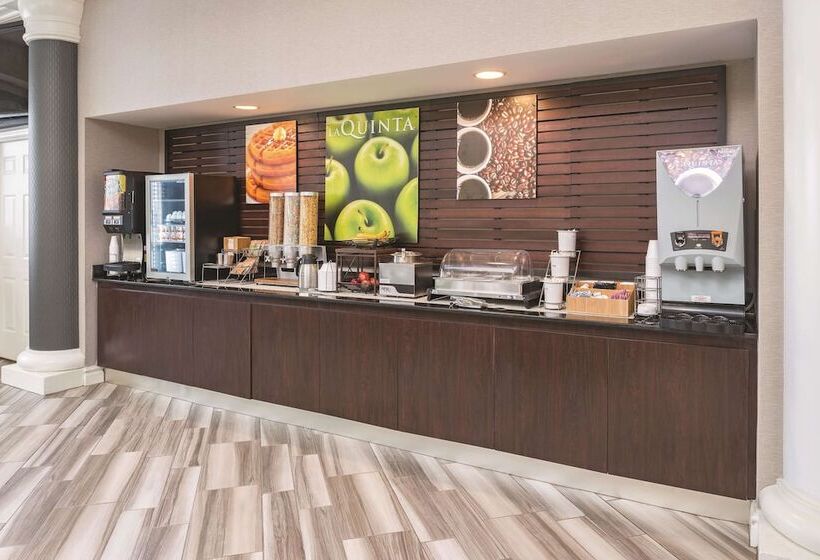 هتل La Quinta By Wyndham St. Louis Westport