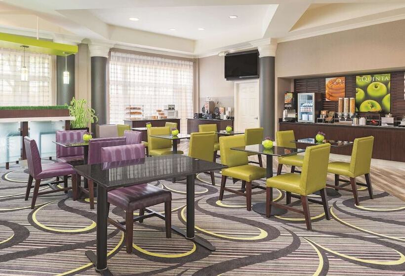 هتل La Quinta By Wyndham St. Louis Westport