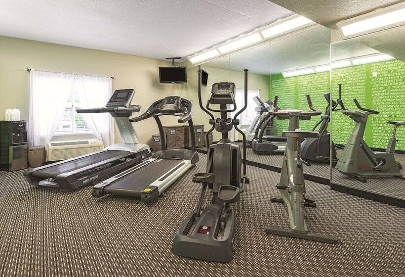 هتل La Quinta By Wyndham St. Louis Westport