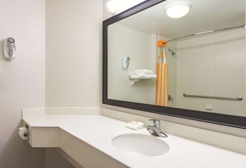 هتل La Quinta By Wyndham St. Louis Westport