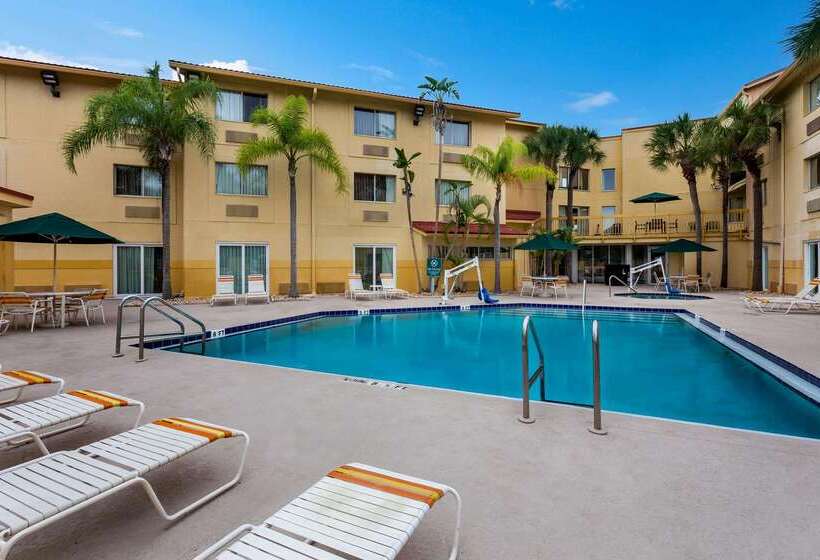 فندق La Quinta By Wyndham St. Pete Clearwater Airport