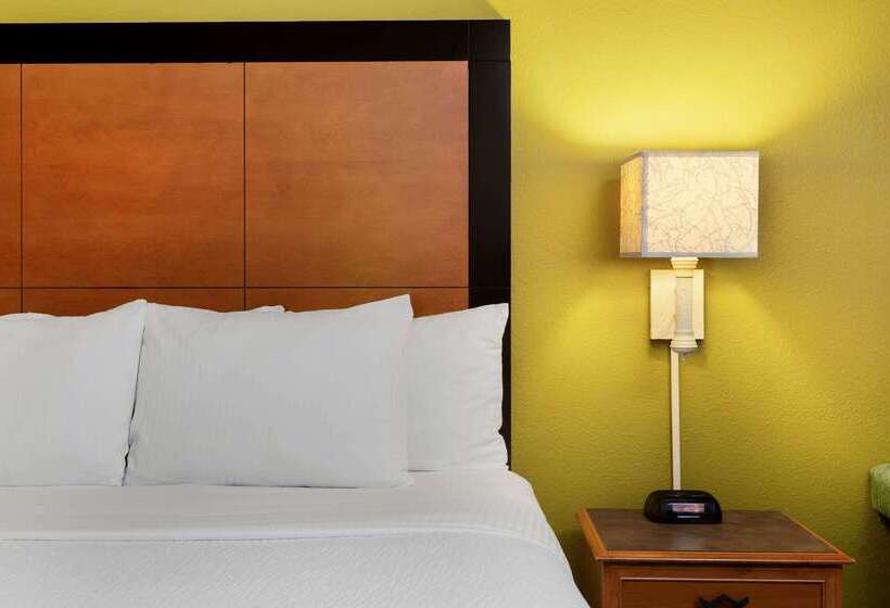 فندق La Quinta By Wyndham St. Pete Clearwater Airport