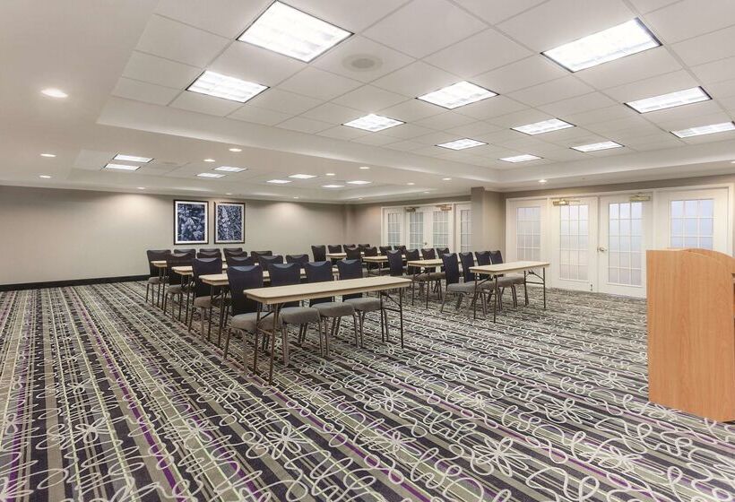 هتل La Quinta Inn & Suites By Wyndham University Area Chapel Hill