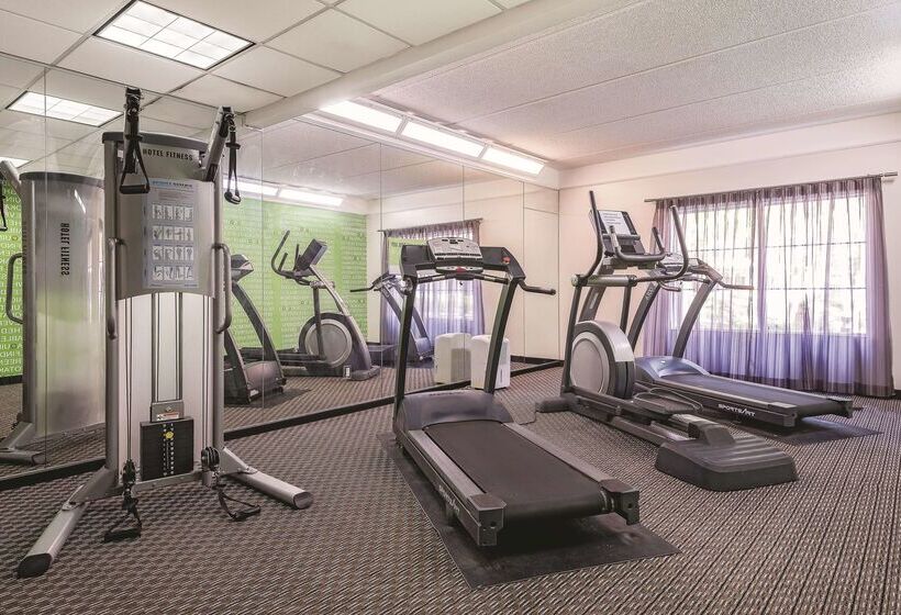 هتل La Quinta Inn & Suites By Wyndham University Area Chapel Hill