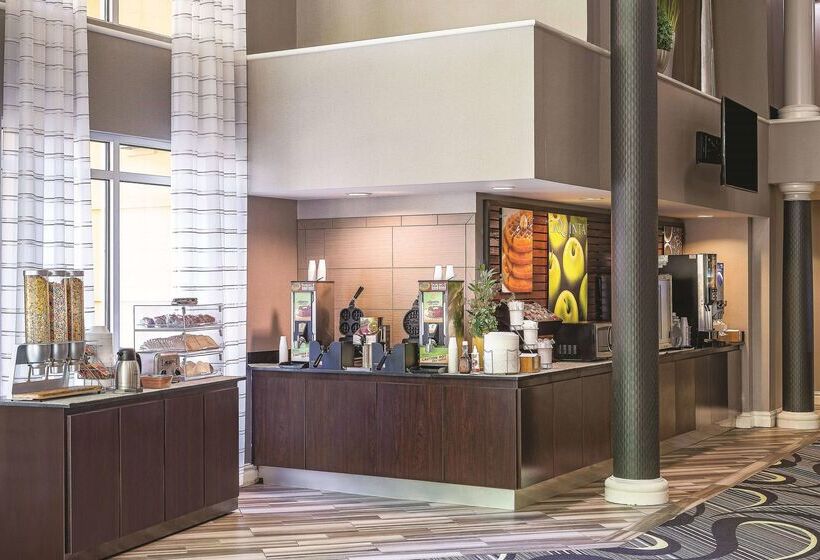 هتل La Quinta Inn & Suites By Wyndham University Area Chapel Hill