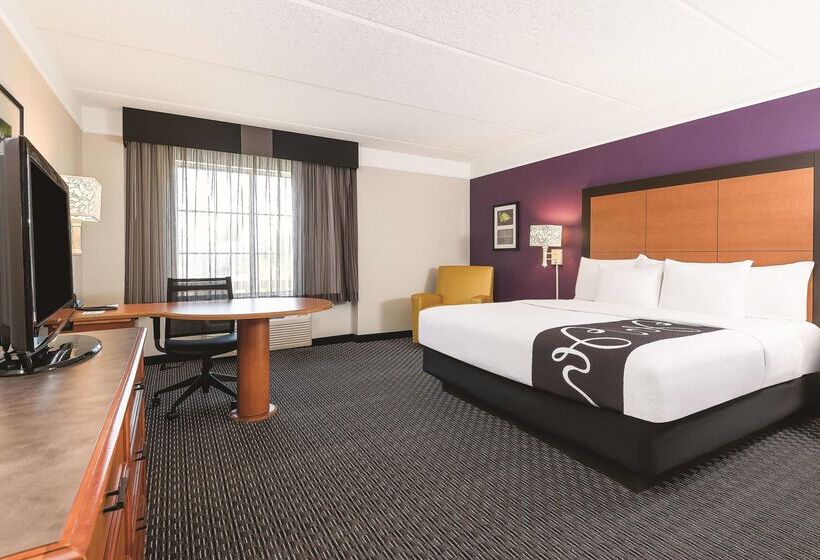 هتل La Quinta Inn & Suites By Wyndham University Area Chapel Hill
