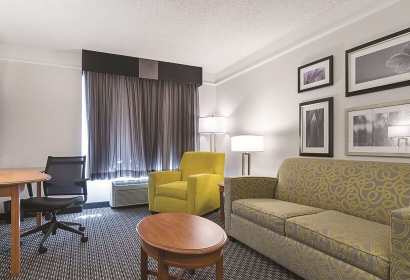 هتل La Quinta Inn & Suites By Wyndham Univ Area Chapel Hill