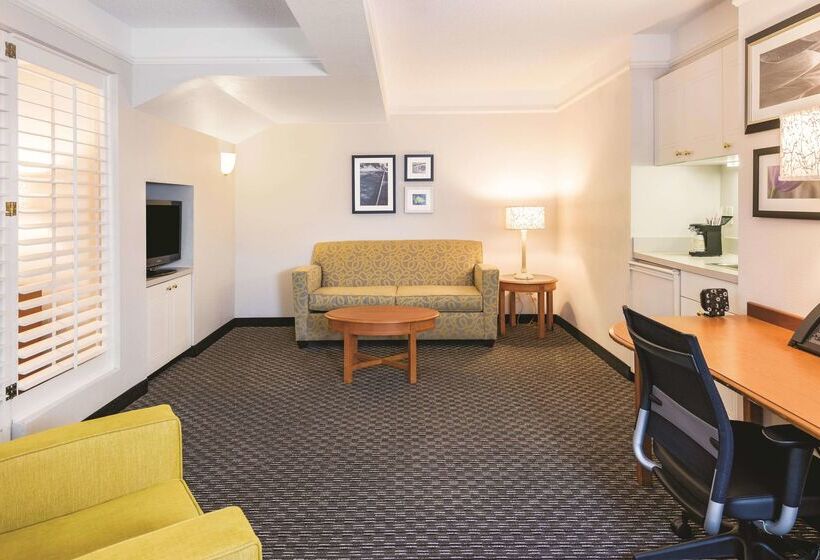 هتل La Quinta Inn & Suites By Wyndham University Area Chapel Hill