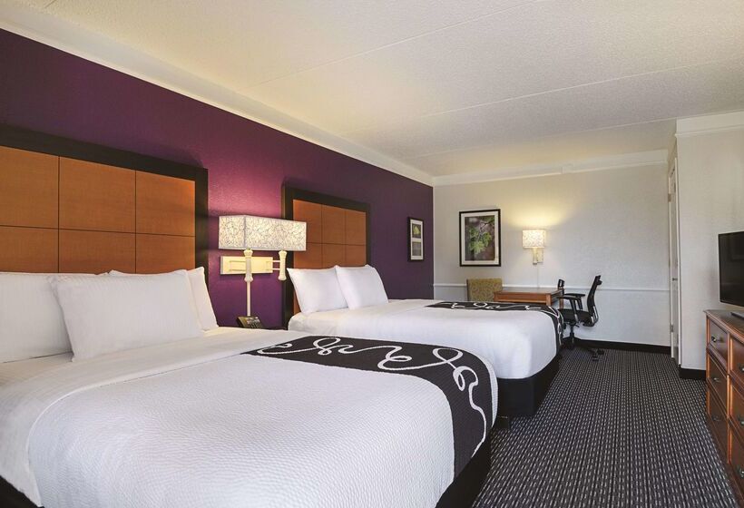 هتل La Quinta Inn & Suites By Wyndham University Area Chapel Hill
