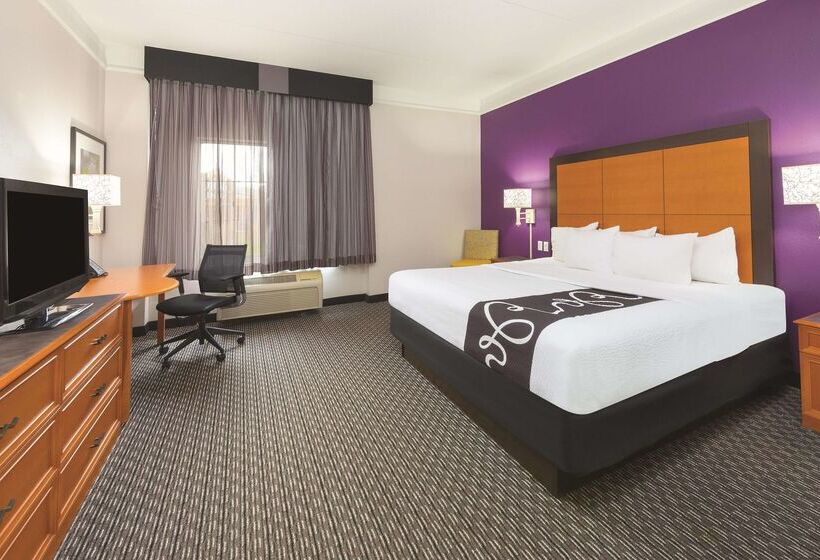 هتل La Quinta Inn & Suites By Wyndham University Area Chapel Hill