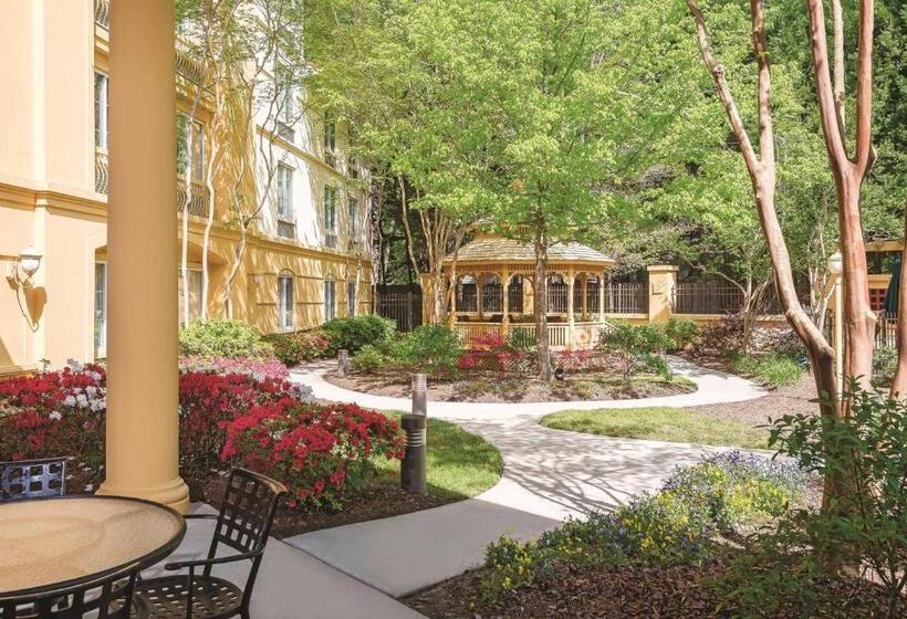 هتل La Quinta Inn & Suites By Wyndham University Area Chapel Hill