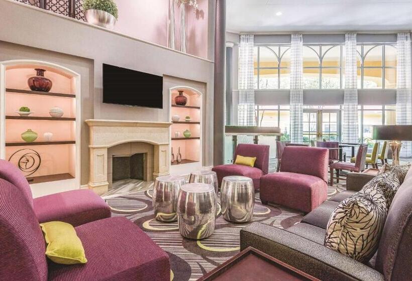 هتل La Quinta Inn & Suites By Wyndham University Area Chapel Hill