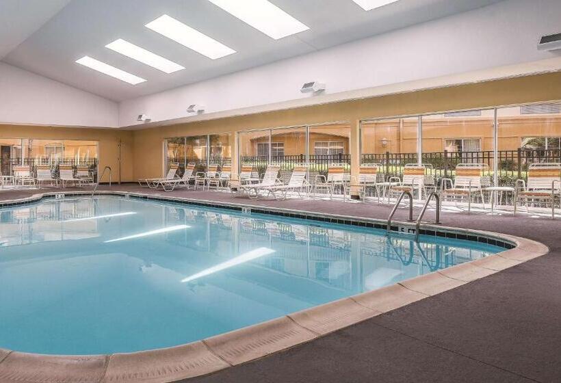 هتل La Quinta Inn & Suites By Wyndham University Area Chapel Hill