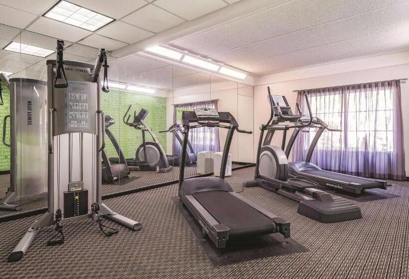 هتل La Quinta Inn & Suites By Wyndham University Area Chapel Hill