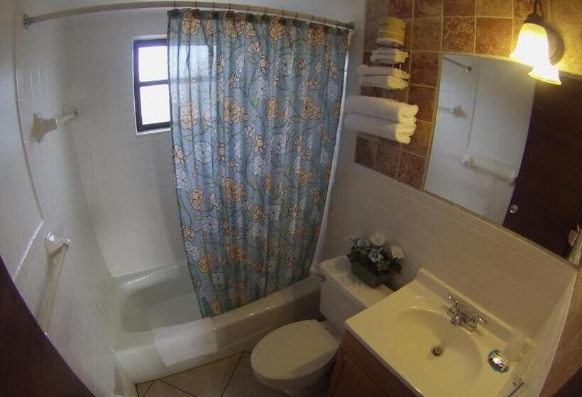 هتل Lago Motor Inn