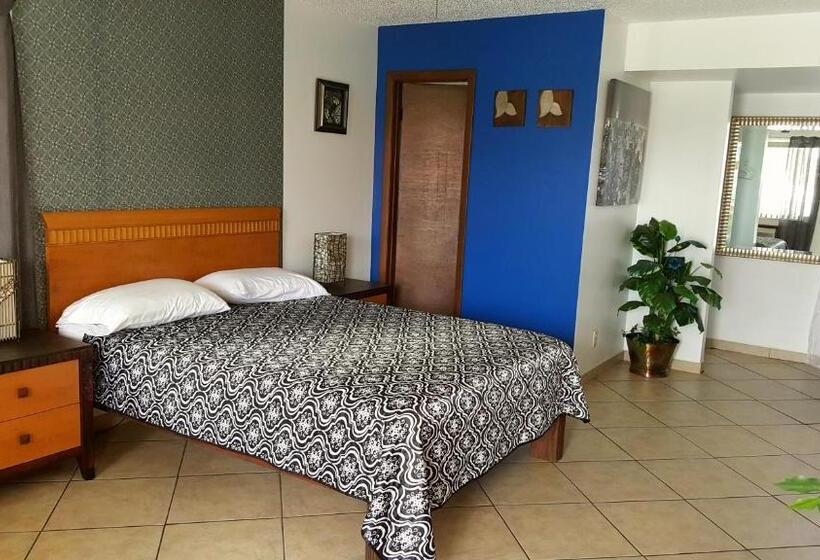 هتل Lago Motor Inn