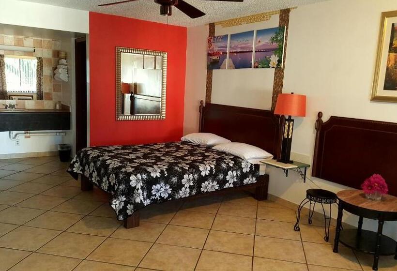 هتل Lago Motor Inn