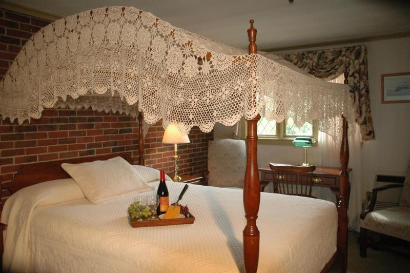 هتل Lamies Inn & The Old Salt Tavern
